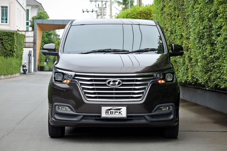 Hyundai H-1 2018 2.5 Deluxe Van ดีเซล ไม่ติดแก๊ส เกียร์อัตโนมัติ น้ำตาล รูปที่ 3