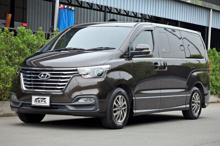 Hyundai H-1  2018 2.5 Deluxe Van ดีเซล ไม่ติดแก๊ส เกียร์อัตโนมัติ น้ำตาล