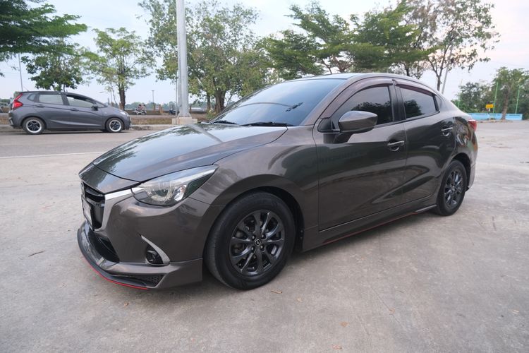 Mazda Mazda 2 2017 1.3 High Plus Sedan เบนซิน ไม่ติดแก๊ส เกียร์อัตโนมัติ น้ำตาล รูปที่ 3