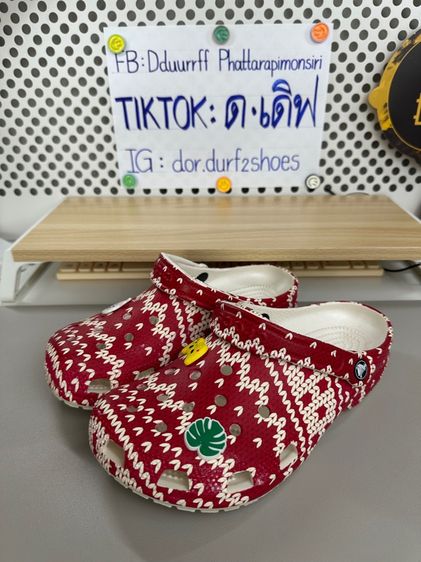 Crocs classic แดงลาย m7