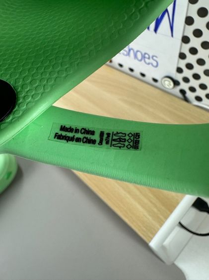 Crocs classic เขียวไอติมมะนาวมือ2ของแท้ รูปที่ 4