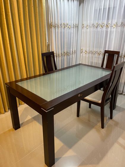 โต๊ะทานอาหาร  พร้อมเก้าอี้ 5 ตัว รูปที่ 2