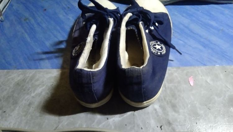 รองเท้าคอนเวิร์ท