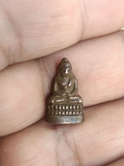 พระชัยวัฒน์สุจิตโต วัดบวรนิเวศฯ เนื้อทองทิพย์ พิมพ์สมาธิ นิยม รูปที่ 2