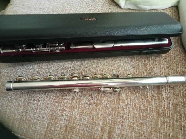 flute yamaha YFL- 221s  มือ2 สภาพใหม่ เพิ่งเปลี่ยนนวม และจูนเสียงมา