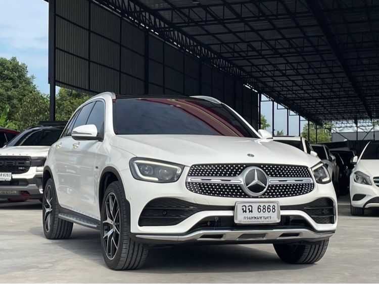 รถ Mercedes-Benz GLC-Class GLC300e สี ขาว
