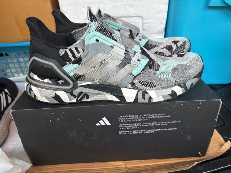 รองเท้า adidas