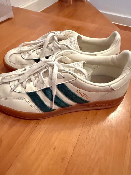 รองเท้าaddidas