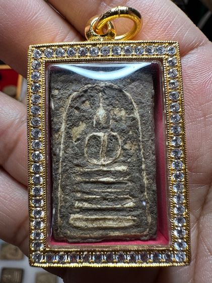 พระสมเด็จตลับทองเหลืองชุบทองงานแกะมือค่ะ