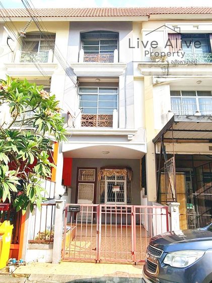 อื่นๆ มีบางส่วน S-0016 ขายด่วน ทาวน์โฮมแถวอ่อนนุช80 พัฒนาการ บ้านเปล่าเหมาะสำหรับทำรีโนเวทเพื่ออยู่อาศัยเอง ทำเลดีมาก