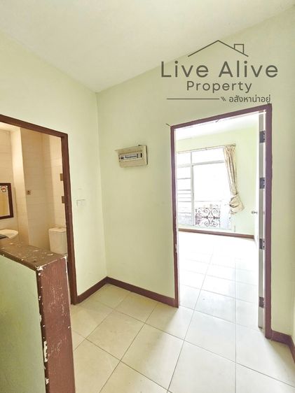 อื่นๆ มีบางส่วน S-0016 ขายด่วน ทาวน์โฮมแถวอ่อนนุช80 พัฒนาการ บ้านเปล่าเหมาะสำหรับทำรีโนเวทเพื่ออยู่อาศัยเอง ทำเลดีมาก รูปที่ 2