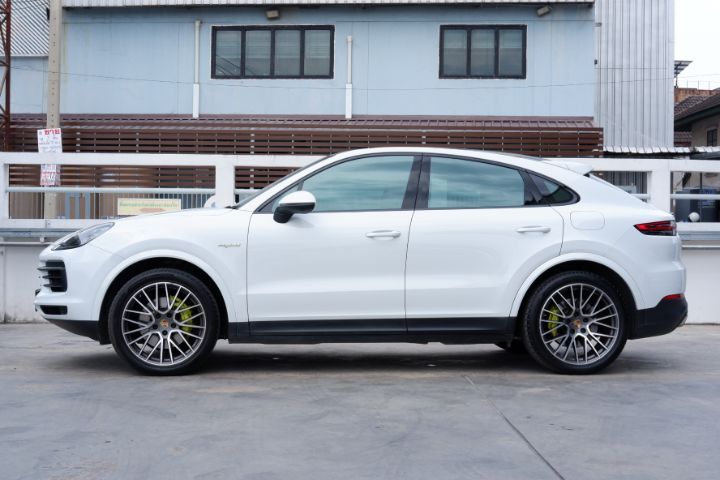 Porsche Cayenne 2022 3.0 E-Hybrid Coupé 4WD Utility-car ปลั๊กอินไฮบริด (PHEV) ไม่ติดแก๊ส เกียร์อัตโนมัติ ขาว รูปที่ 4