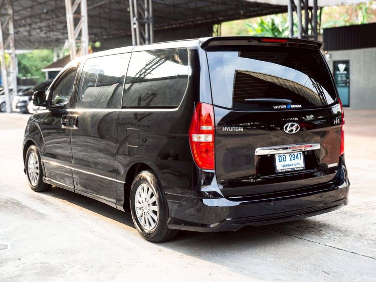 Hyundai H-1  2018 2.5 Deluxe Utility-car ดีเซล ไม่ติดแก๊ส เกียร์อัตโนมัติ ดำ รูปที่ 4