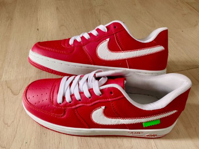 สปอร์ต​ ขนาด​ 38​ 39​ สวยส่งฟรี