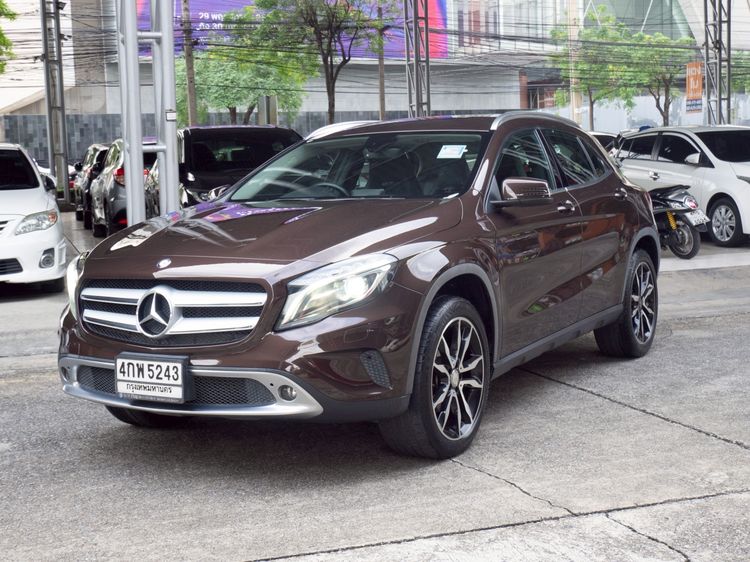 Mercedes-Benz GLA-Class 2015 GLA200 Sedan เบนซิน ไม่ติดแก๊ส เกียร์อัตโนมัติ น้ำตาล รูปที่ 2