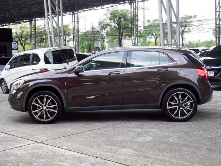 Mercedes-Benz GLA-Class 2015 GLA200 Sedan เบนซิน ไม่ติดแก๊ส เกียร์อัตโนมัติ น้ำตาล รูปที่ 3
