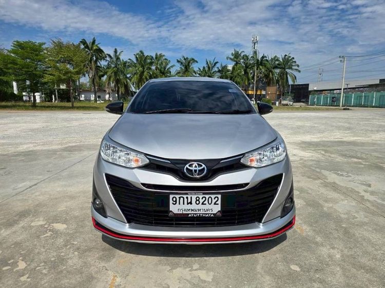 รถ Toyota Yaris ATIV 1.2 E สี เทา