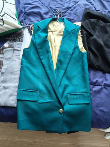 แขนสั้น เนื้อ EU 40 สูท อื่นๆ เสื้อผ้ามือ 2 ราคาเริ่มต้น 120บาท