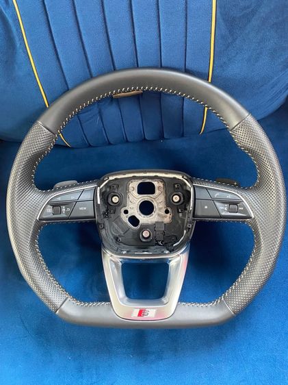 พวงมาลัยแท้เดิม Audi Q8 S line