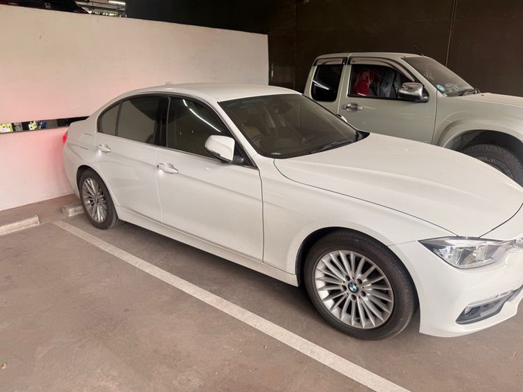 BMW Series 3 2017 320d Sedan ดีเซล ไม่ติดแก๊ส เกียร์อัตโนมัติ ขาว รูปที่ 2