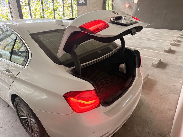 BMW Series 3 2017 320d Sedan ดีเซล ไม่ติดแก๊ส เกียร์อัตโนมัติ ขาว รูปที่ 4
