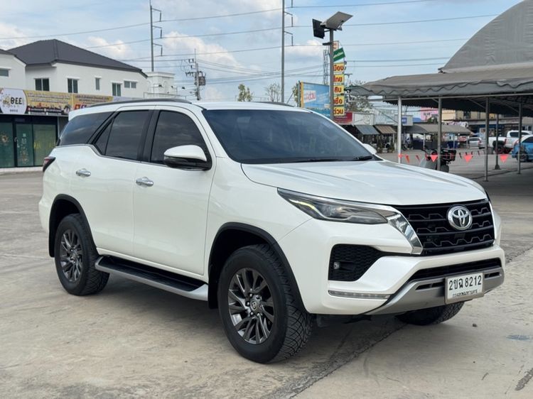 Toyota Fortuner 2021 2.4 V 4WD Utility-car ดีเซล ไม่ติดแก๊ส เกียร์อัตโนมัติ ขาว รูปที่ 3