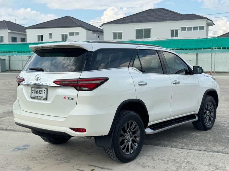 Toyota Fortuner 2021 2.4 V 4WD Utility-car ดีเซล ไม่ติดแก๊ส เกียร์อัตโนมัติ ขาว รูปที่ 2