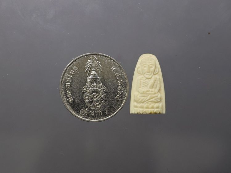 สมเด็จหลวงพ่อทวด พิมพ์พระรอดเล็ก หลังหมุดเงิน อุดผงว่านและดินกากยายักษ์ รุ่นคชสารหมื่นปี (ศิลปาชีพ) ปี2541 พร้อมกล่องเดิม — นิยม หายาก รูปที่ 8