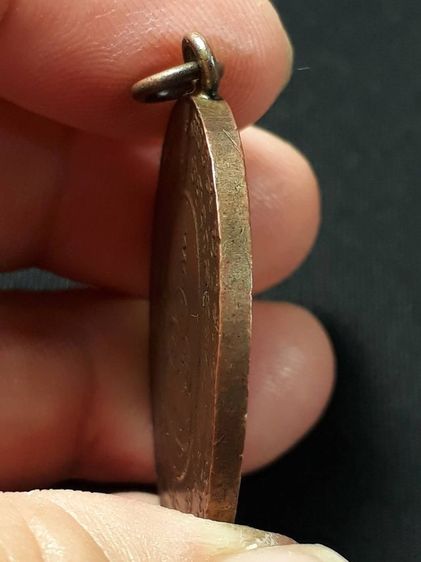 เหรียญหลวงพ่อหรุ่น เก้ายอด วัดอัมพวัน กรุงเทพฯ รุ่นแรก ปี2465 เนื้อทองแดงห่วงเชื่อมขอบกระบอกสภาพยังสวย รูปที่ 4