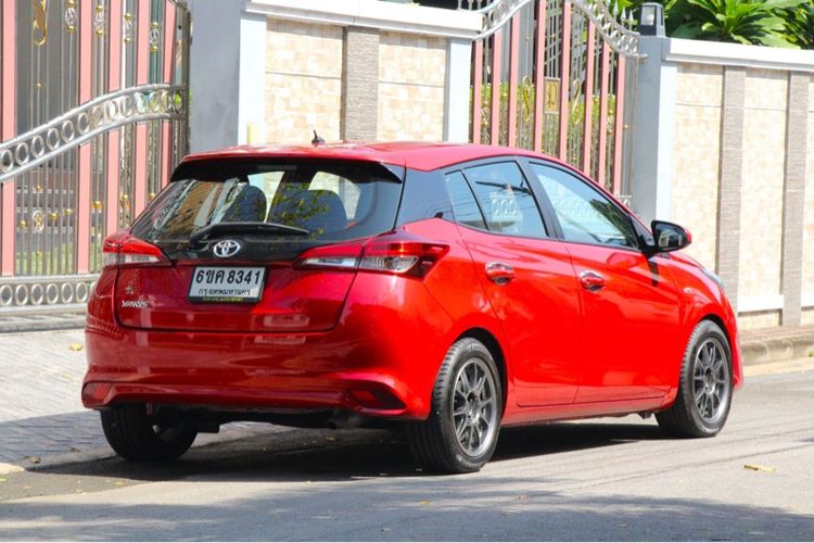 Toyota Yaris 2019 1.2 J Sedan เบนซิน เกียร์อัตโนมัติ แดง รูปที่ 3