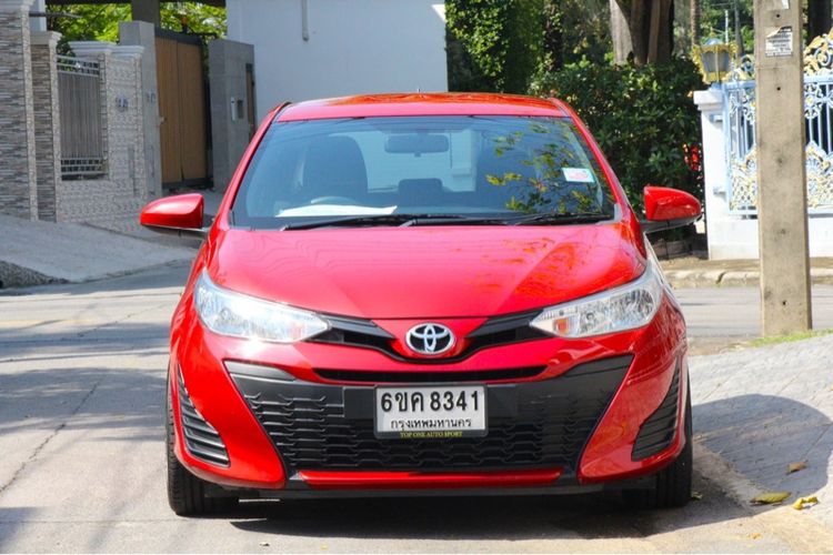 Toyota Yaris 2019 1.2 J Sedan เบนซิน เกียร์อัตโนมัติ แดง รูปที่ 2