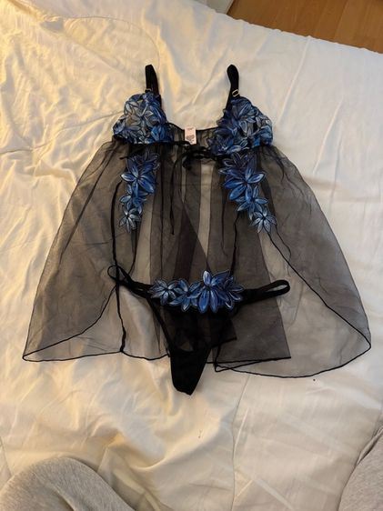 Victoria's Secret Very Sexy Ziggy Glam Floral Embroidery Flyaway Babydoll Set สภาพนางฟ้า ไซร้ S  รูปที่ 3