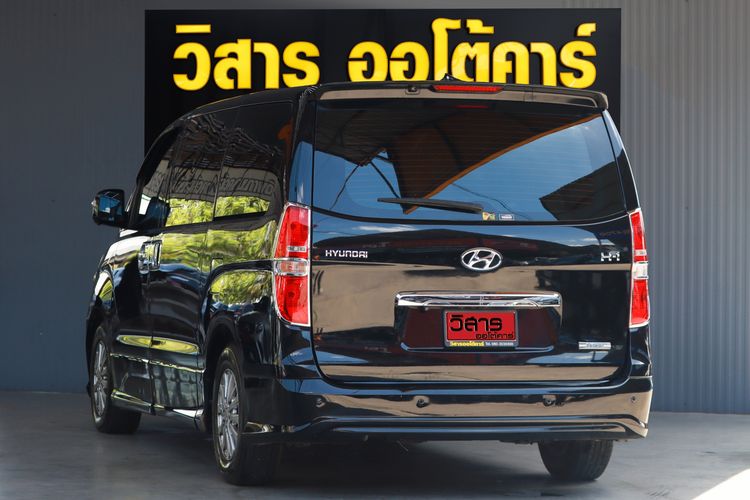 Hyundai H-1  2017 2.5 Deluxe Van ดีเซล ไม่ติดแก๊ส เกียร์อัตโนมัติ ดำ รูปที่ 4