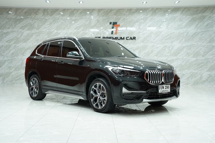 รถ BMW X1 2.0 sDrive20d xLine สี ดำ