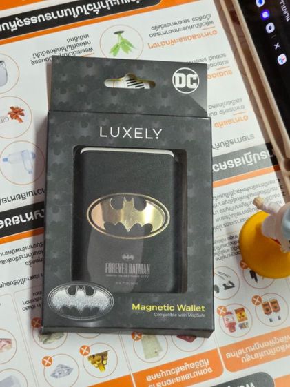 กระเป๋าแม่เหล็กติดโทรศัพท์ของแท้ แบรนด์Luxely Wagnetic Wallet ลายForever Batman สวยงาม ดูเท่มากๆ ไร้รอย สภาพคือเหมือนมือ1ครับ สนใจทักมาครับ