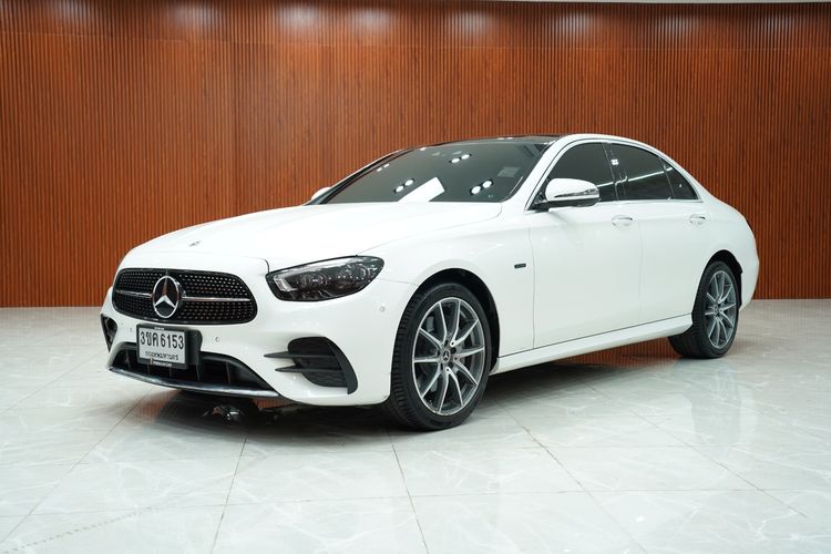 Mercedes-Benz E-Class 2022 E300 Sedan เบนซิน เกียร์อัตโนมัติ ขาว รูปที่ 2
