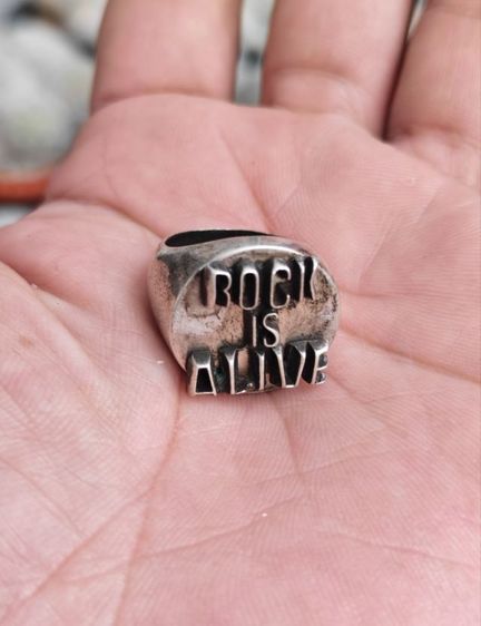 แหวนเงินแท้​ Rock​ is alive งานนอก​ สวยๆมันส์ๆ​ ราคาแบ่งปันครับ
