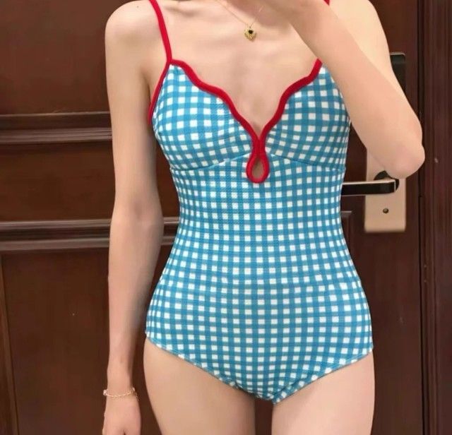 ชุดว่ายน้ำ ใส่ครั้งเดียว นน.ไม่เกิน60ใส่ได้ รูปที่ 2