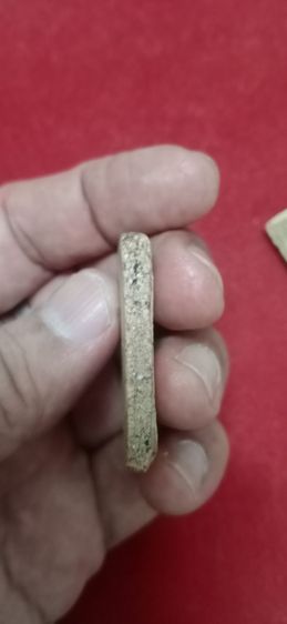 พระสมเด็จลอกรักแดงออกด้านหลังมีผงทองคำ รูปที่ 6