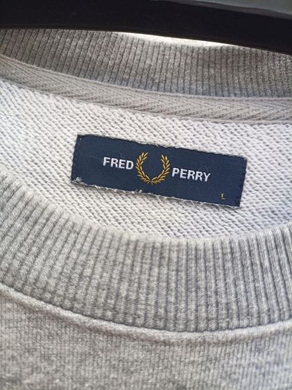 เสื้อกันหนาว FRED PERRY แท้ 💯 size L ขนาด อก 22 ยาว 27 นิ้ว สภาพดีใหม่มาก สีเทา ดีเทลดี ผ้านิ่มมาก หายากน่าสะสมครับ รูปที่ 3