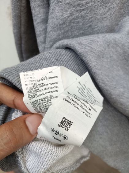 เสื้อกันหนาว FRED PERRY แท้ 💯 size L ขนาด อก 22 ยาว 27 นิ้ว สภาพดีใหม่มาก สีเทา ดีเทลดี ผ้านิ่มมาก หายากน่าสะสมครับ รูปที่ 6