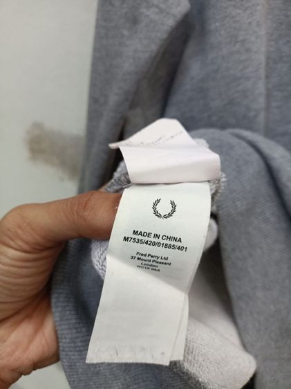 เสื้อกันหนาว FRED PERRY แท้ 💯 size L ขนาด อก 22 ยาว 27 นิ้ว สภาพดีใหม่มาก สีเทา ดีเทลดี ผ้านิ่มมาก หายากน่าสะสมครับ รูปที่ 5