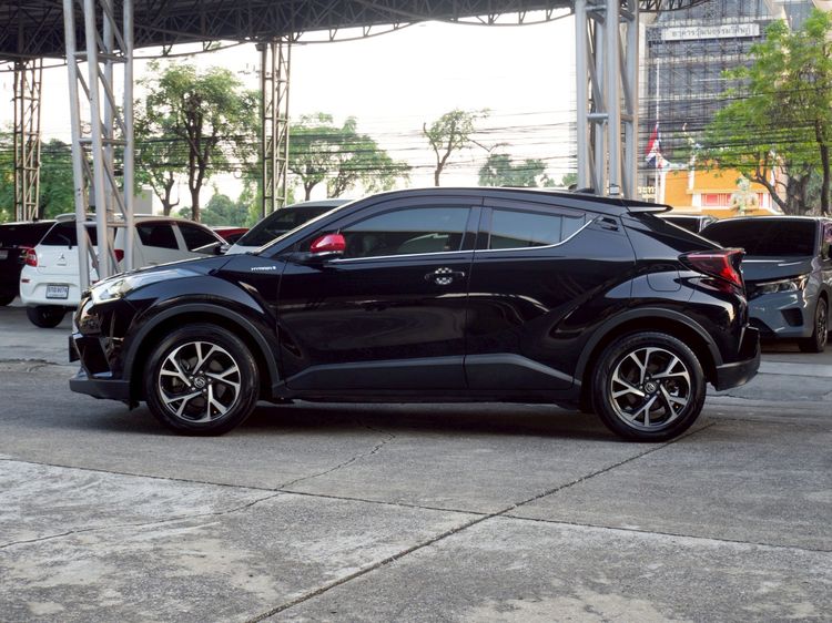 Toyota C-HR 2019 1.8 Hybrid Hi Sedan ไฮบริด ไม่ติดแก๊ส เกียร์อัตโนมัติ ดำ รูปที่ 4