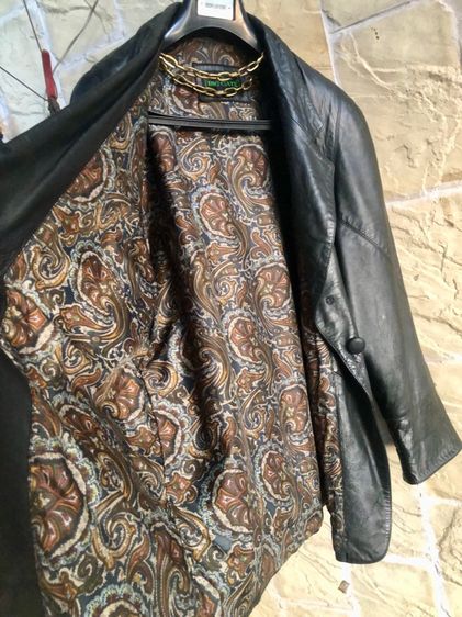 วินเทจ Vintage เสื้อหนังแท้ (genuine leather) ทรงบอย over size  ที่คนรักหนังแท้ควรมีติดตู้ อก 40-42 “ซับในลายเพสลีย์ รูปที่ 9