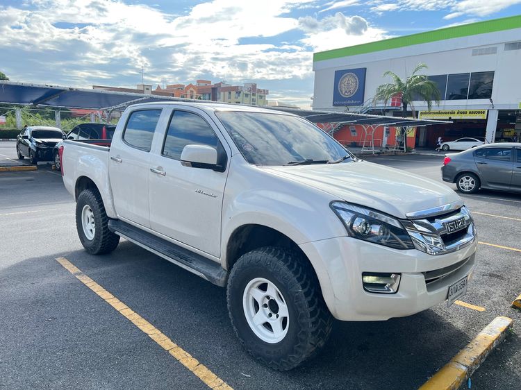 รถ Isuzu D-MAX 2.5 Hi-Lander Z สี ขาว