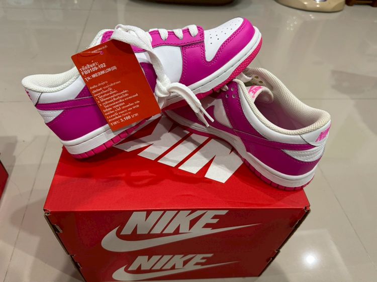 รองเท้า Nike รุ่น Dunk Low สีชมพู รูปที่ 2