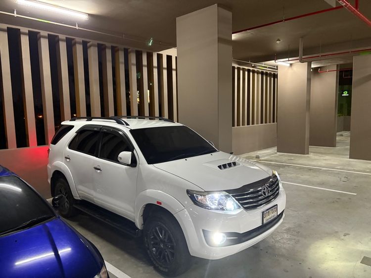 Toyota Fortuner 2015 2.5 V Utility-car ดีเซล เกียร์อัตโนมัติ ขาว รูปที่ 3