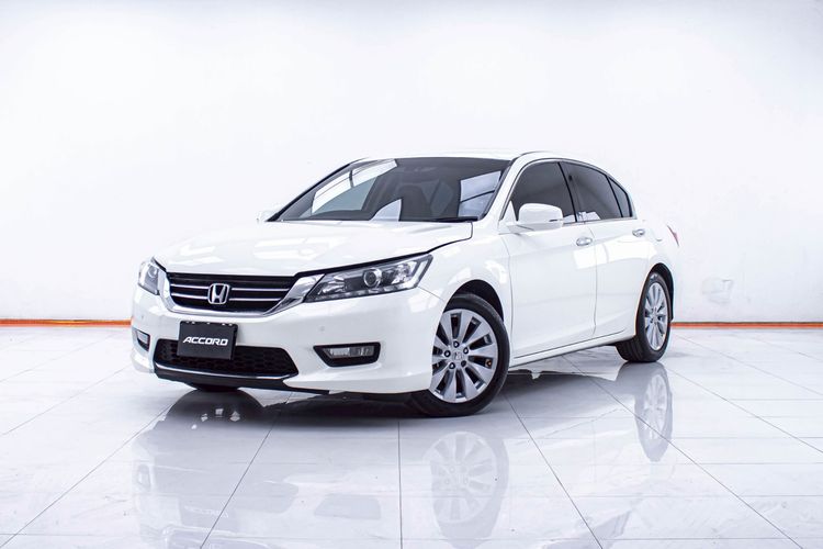 รถ Honda Accord 2.0 EL NAVI สี ขาว