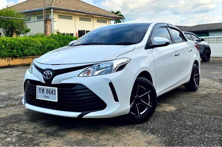 รถ Toyota Vios 1.5 J สี ขาว