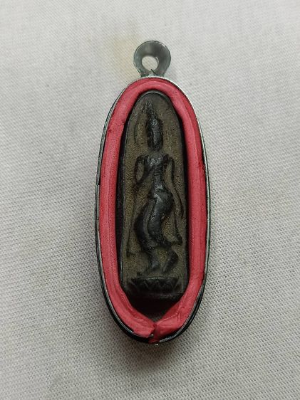 พระลีลาทุ่งหย่อง หลวงพ่อกวย วัดโฆษิตาราม ชัยนาท เนื้อดำ (ดินผสมผงใบลาน) 